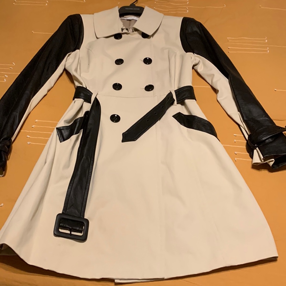 Tan and black rain coat brand new never worn size large